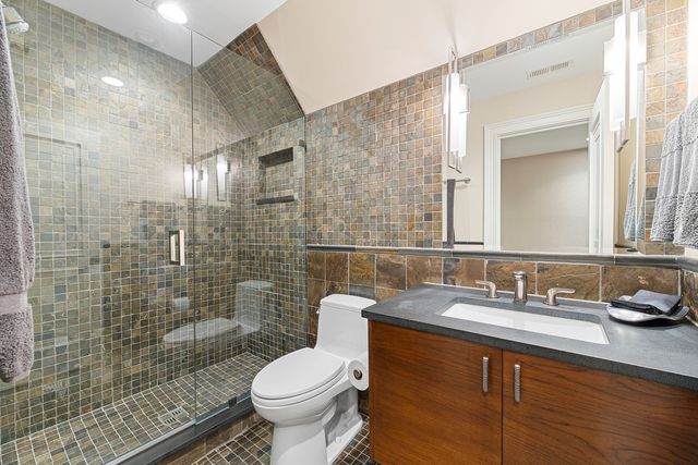 1755 Sunnyside Avenue, Highland Park, IL 60035