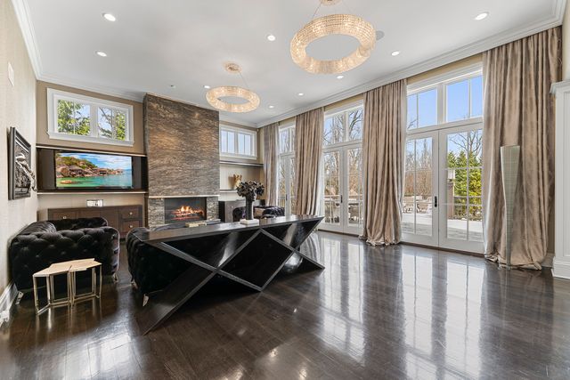 1755 Sunnyside Avenue, Highland Park, IL 60035