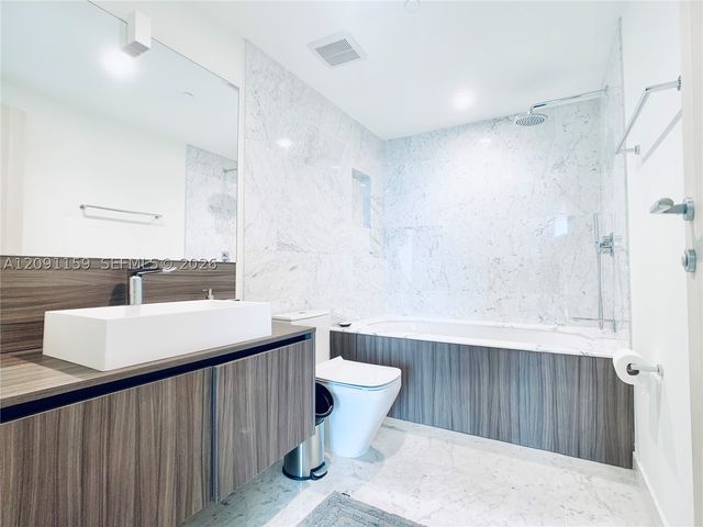 1000 Brickell Plz 4504, Miami, FL 33131