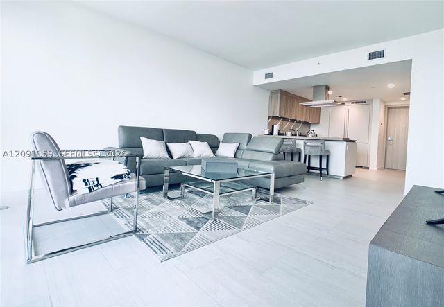 1000 Brickell Plz 4504, Miami, FL 33131