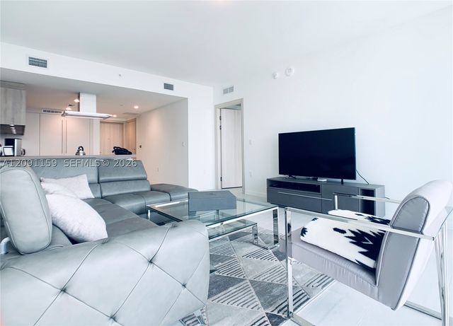 1000 Brickell Plz 4504, Miami, FL 33131