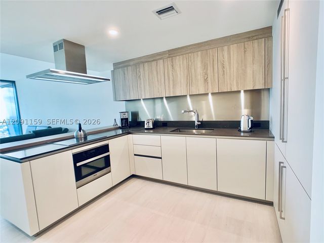 1000 Brickell Plz 4504, Miami, FL 33131
