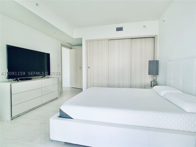 1000 Brickell Plz 4504, Miami, FL 33131