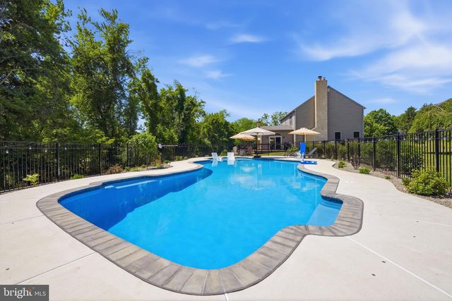 16 JENNIFER LN, Churchville, PA 18966