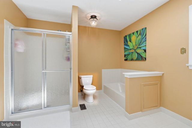 16 JENNIFER LN, Churchville, PA 18966