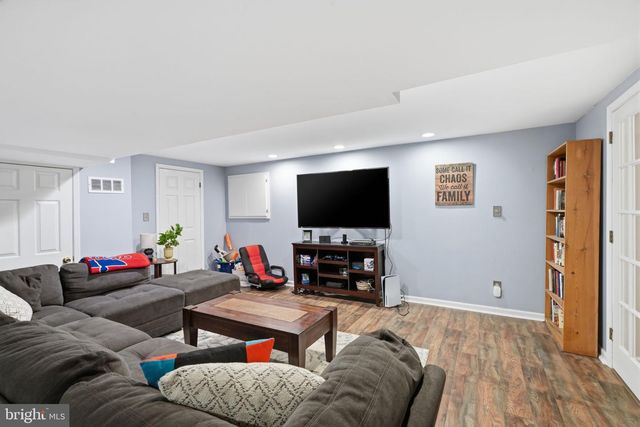 16 JENNIFER LN, Churchville, PA 18966