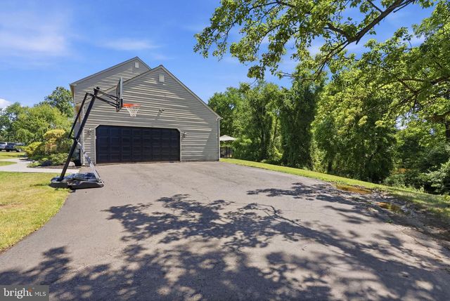 16 JENNIFER LN, Churchville, PA 18966