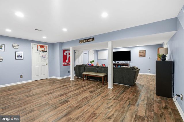 16 JENNIFER LN, Churchville, PA 18966