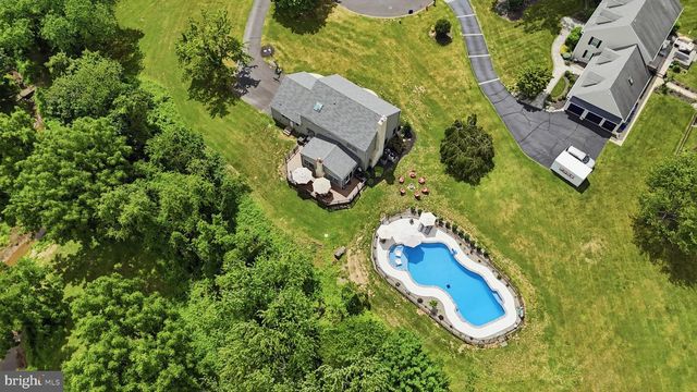 16 JENNIFER LN, Churchville, PA 18966