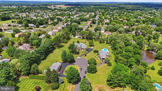 16 JENNIFER LN, Churchville, PA 18966