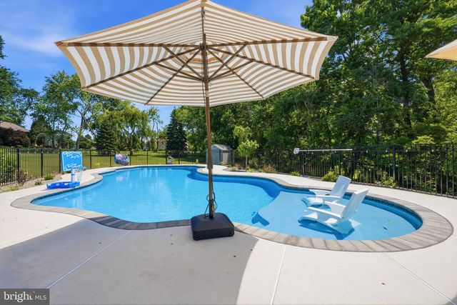 16 JENNIFER LN, Churchville, PA 18966