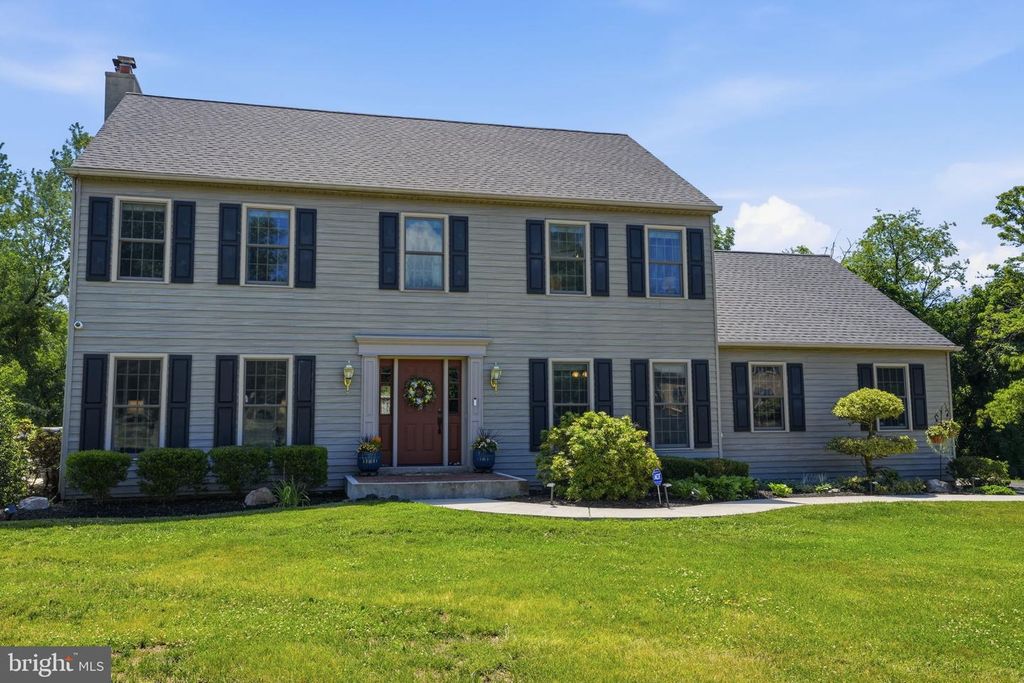 16 JENNIFER LN, Churchville, PA 18966