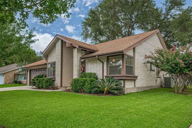 9302 Moorfield Ct, Houston, TX 77083