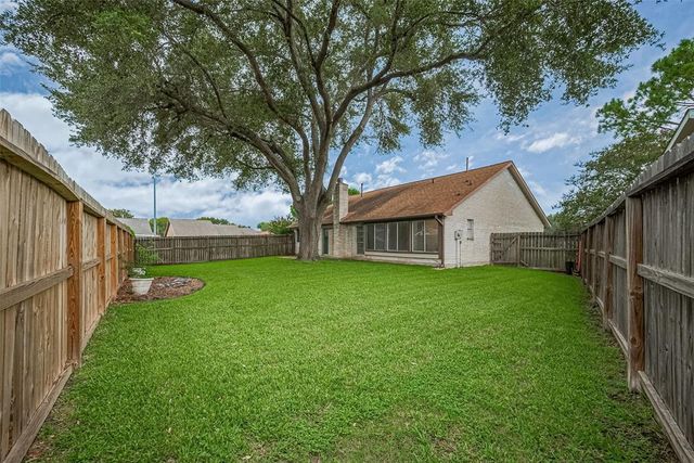 9302 Moorfield Ct, Houston, TX 77083