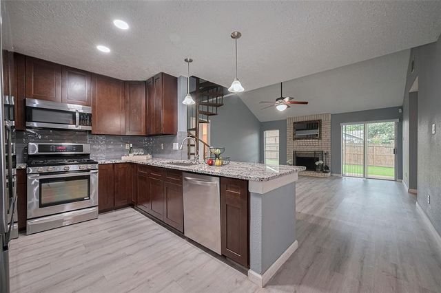 9302 Moorfield Ct, Houston, TX 77083
