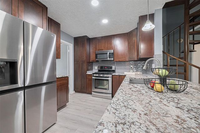 9302 Moorfield Ct, Houston, TX 77083