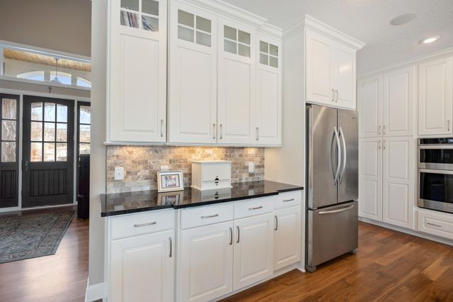 6357 Coteau Trail, Eden Prairie, MN 55344