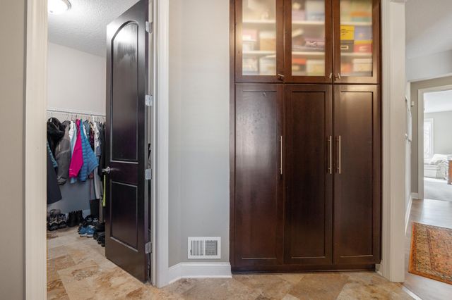 6357 Coteau Trail, Eden Prairie, MN 55344