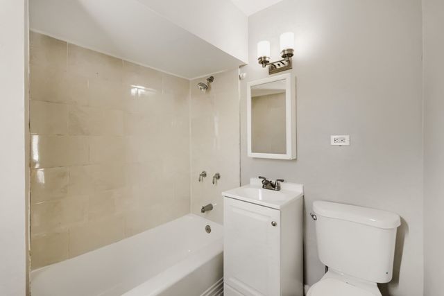 3904 Gladys Avenue, Bellwood, IL 60104