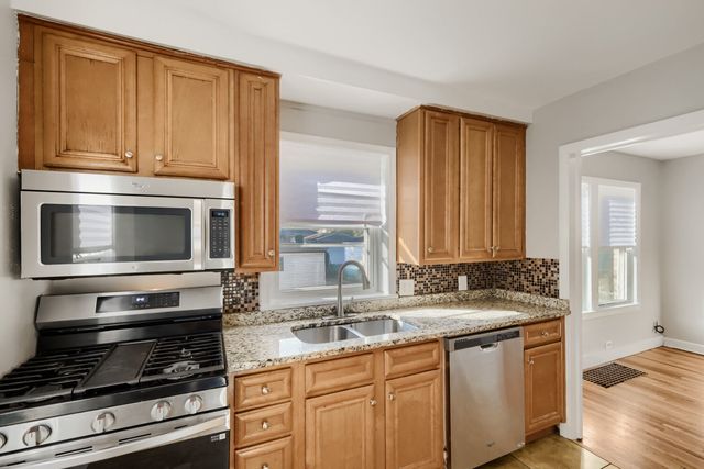 3904 Gladys Avenue, Bellwood, IL 60104