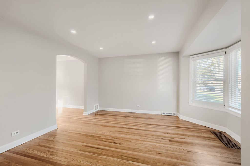 3904 Gladys Avenue, Bellwood, IL 60104 — photo 3