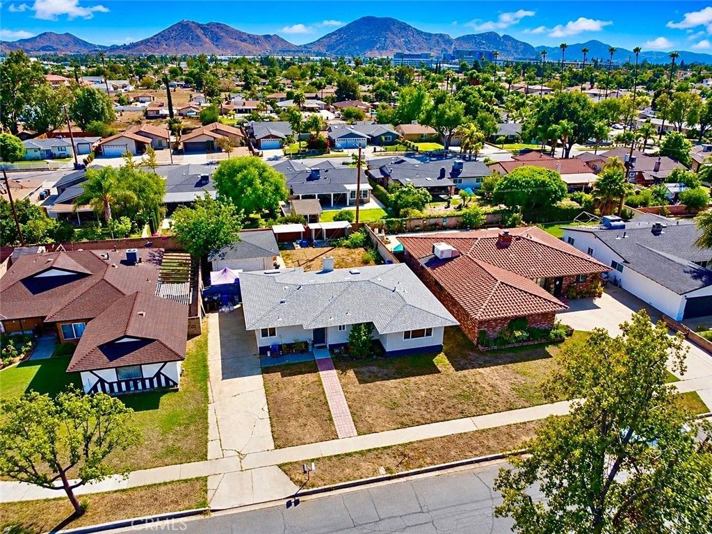 17359 Hawthorne Avenue, Fontana, CA 92335 — exterior