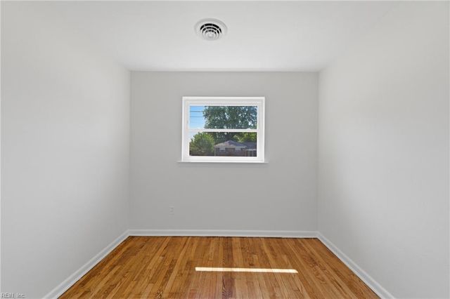 51 Longwood DR, Hampton, VA 23669