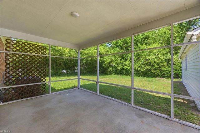 51 Longwood DR, Hampton, VA 23669