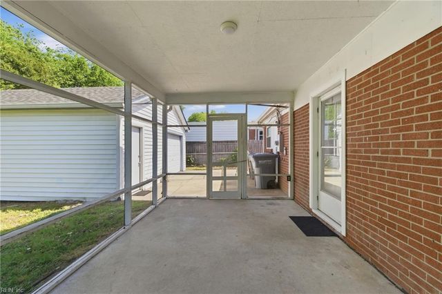 51 Longwood DR, Hampton, VA 23669