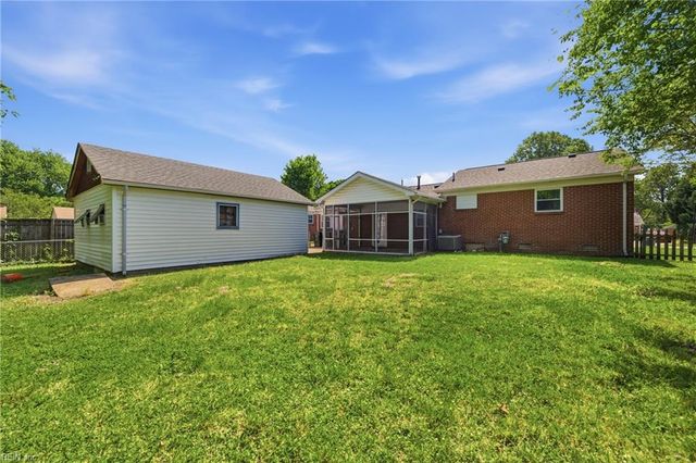 51 Longwood DR, Hampton, VA 23669