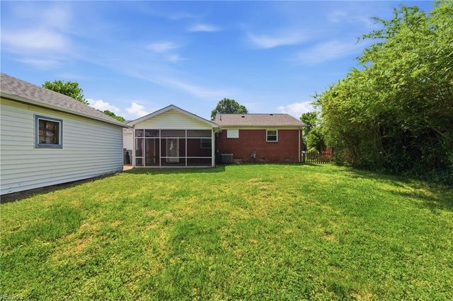 51 Longwood DR, Hampton, VA 23669