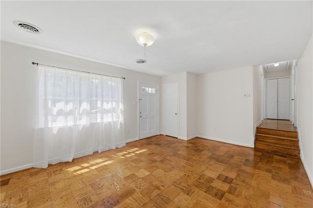 51 Longwood DR, Hampton, VA 23669