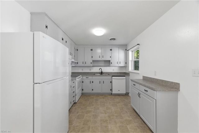 51 Longwood DR, Hampton, VA 23669