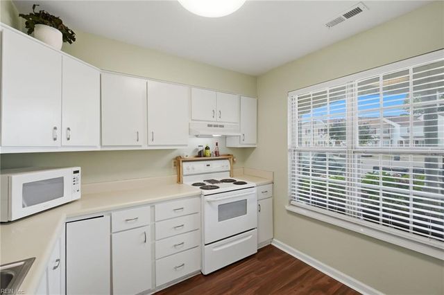 4705 Glencoe LN, Virginia Beach, VA 23464