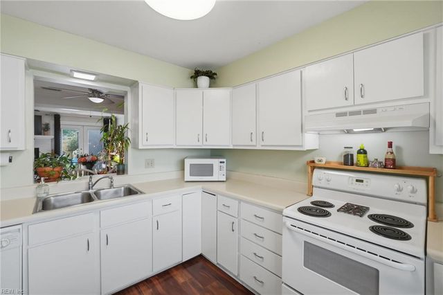4705 Glencoe LN, Virginia Beach, VA 23464
