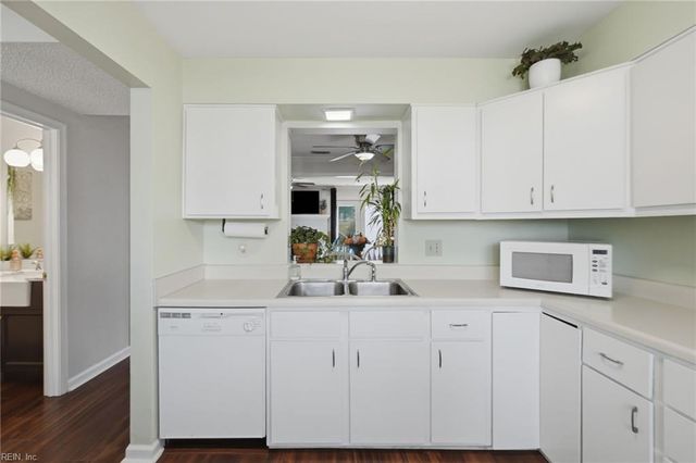 4705 Glencoe LN, Virginia Beach, VA 23464