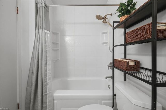 4705 Glencoe LN, Virginia Beach, VA 23464