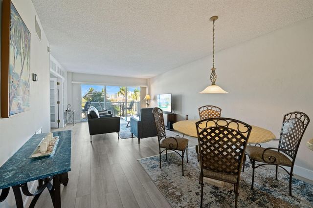 140 NE 28th Avenue 406, Pompano Beach, FL 33062