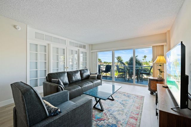 140 NE 28th Avenue 406, Pompano Beach, FL 33062