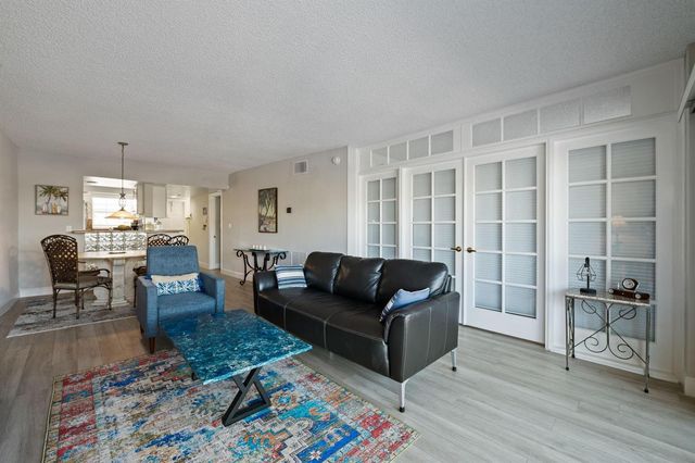 140 NE 28th Avenue 406, Pompano Beach, FL 33062