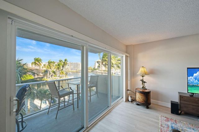 140 NE 28th Avenue 406, Pompano Beach, FL 33062
