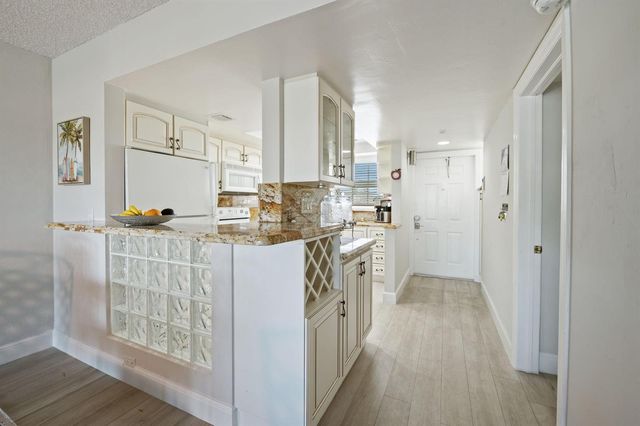 140 NE 28th Avenue 406, Pompano Beach, FL 33062