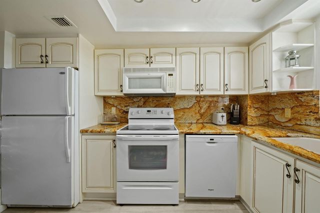 140 NE 28th Avenue 406, Pompano Beach, FL 33062