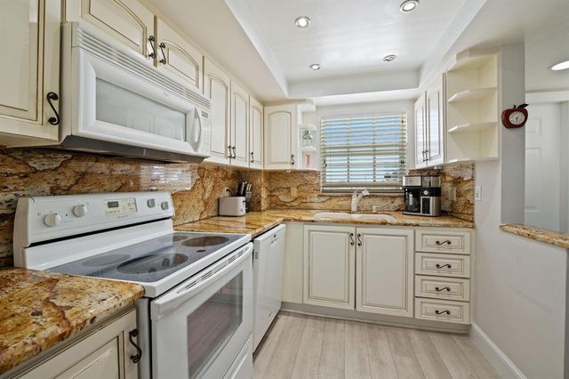 140 NE 28th Avenue 406, Pompano Beach, FL 33062