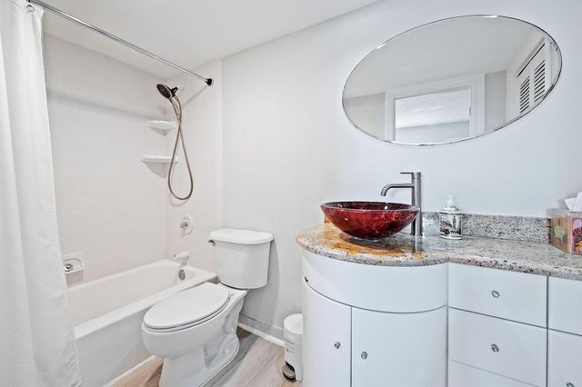 140 NE 28th Avenue 406, Pompano Beach, FL 33062