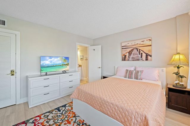 140 NE 28th Avenue 406, Pompano Beach, FL 33062