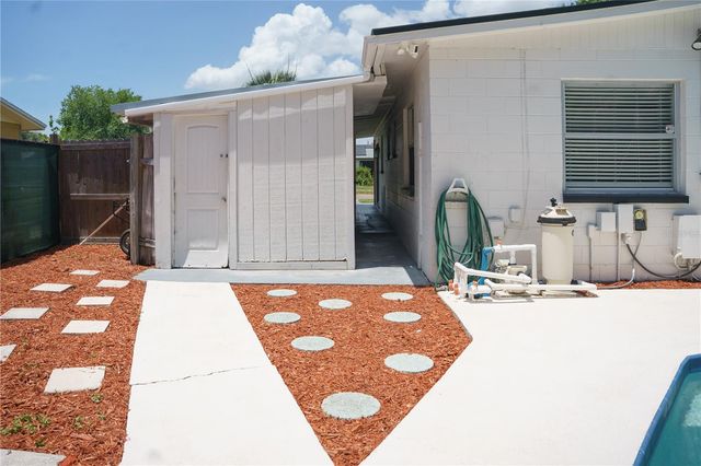 6552 S WEST SHORE CIRCLE, Tampa, FL 33616