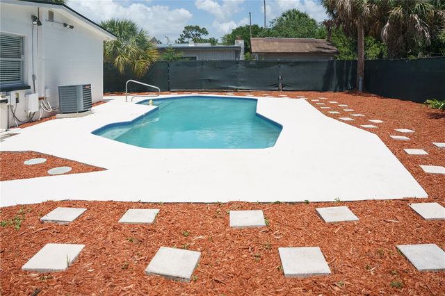 6552 S WEST SHORE CIRCLE, Tampa, FL 33616