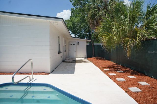 6552 S WEST SHORE CIRCLE, Tampa, FL 33616
