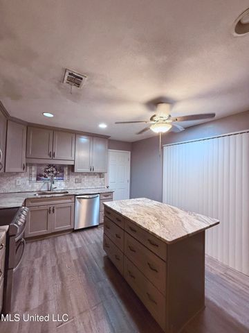 2302 Dogwood Street, Pascagoula, MS 39567